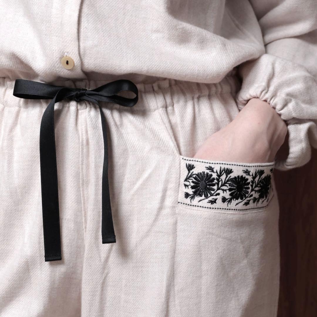 【新品】ナルエー コットン フランネル 刺繍 パジャマ M〜L ベージュ