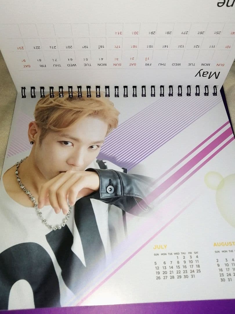 UNIQ 卓上カレンダー