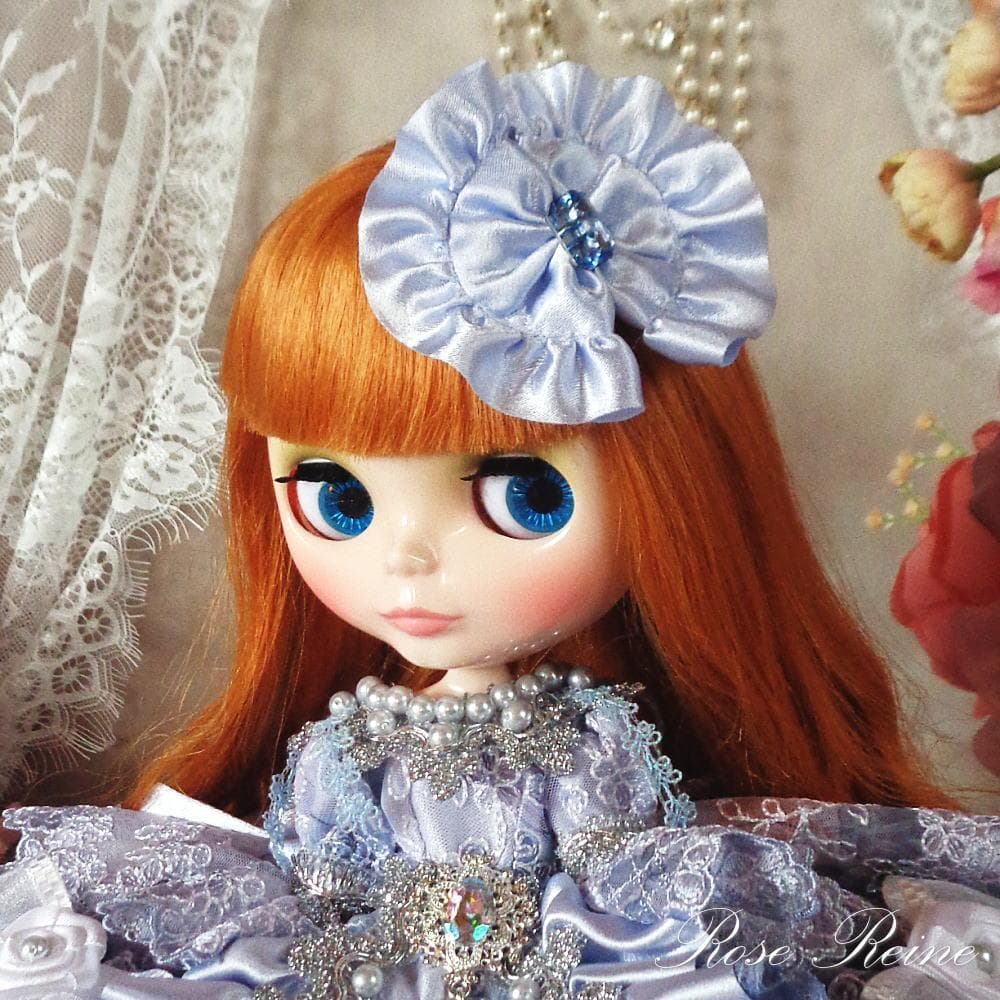 エリザベート王妃 夕霧のロンドン イノセントブルーのボリュームフリルドールドレス
