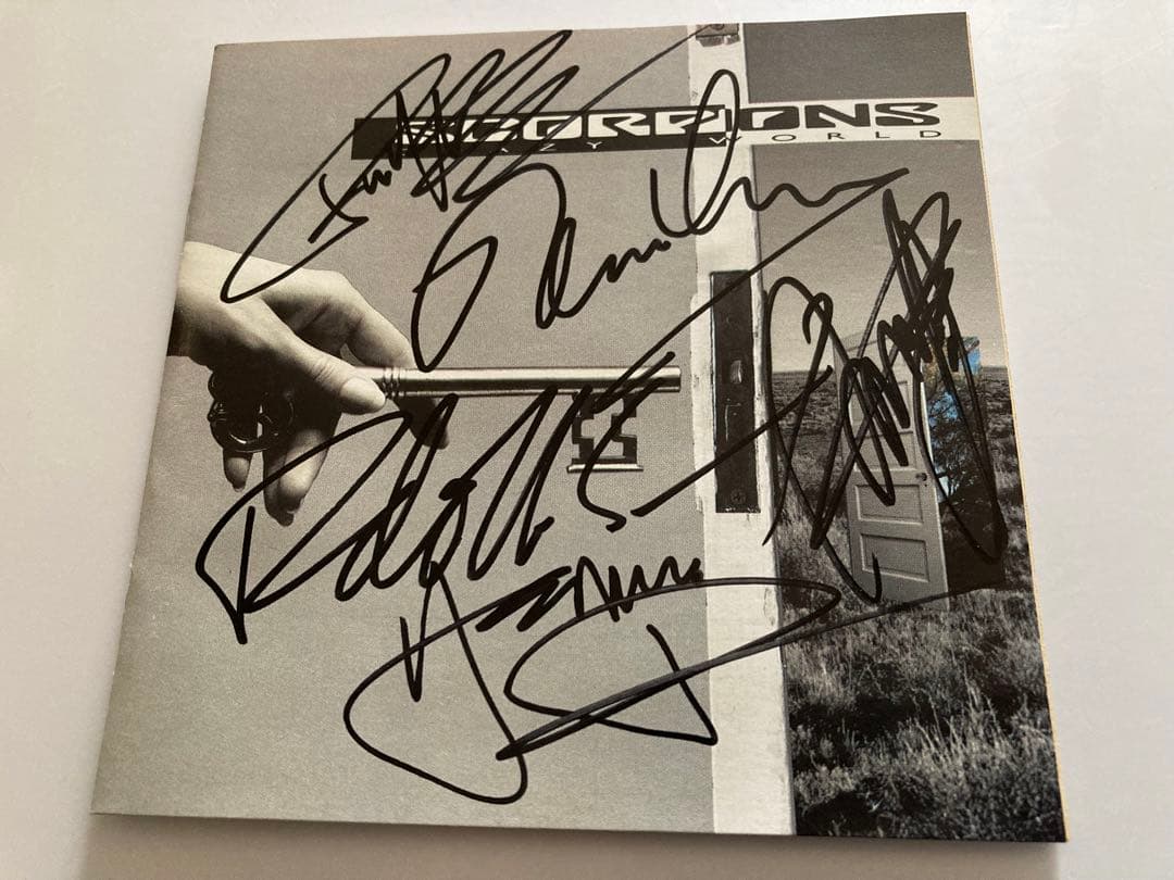 レア　スコーピオンズ　直筆サインCD scorpions ジャーマンロックドイツ